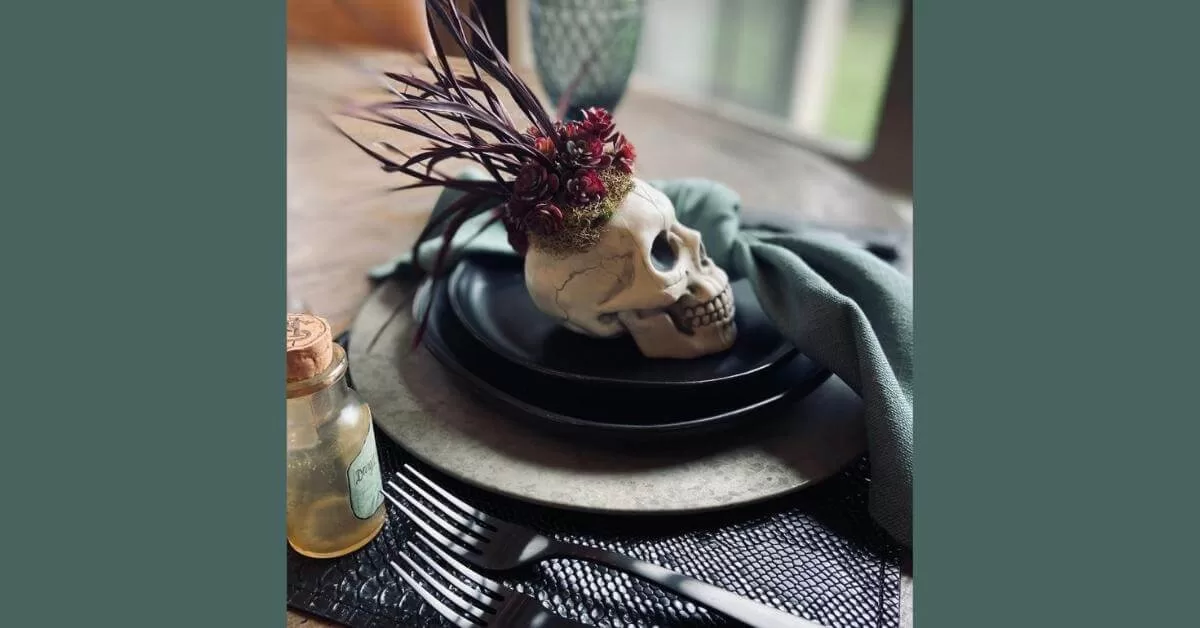 DIY HALLOWEEN SKULL VASE